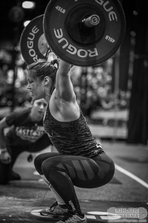 sportsmenka_so_shtangoi.jpg